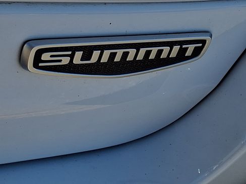 Used 2022 Jeep Grand Cherokee Summit AWD/4WD image 30