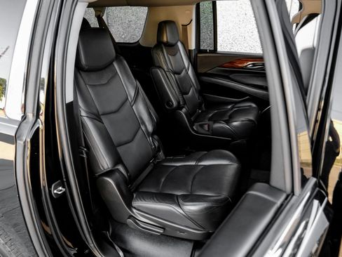 Used 2019 Cadillac Escalade ESV Premium Luxury image 34