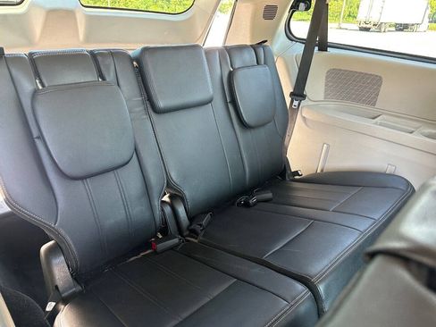 Used 2012 Chrysler Town & Country Touring w/ Entertainment Group #1 FWD image 18
