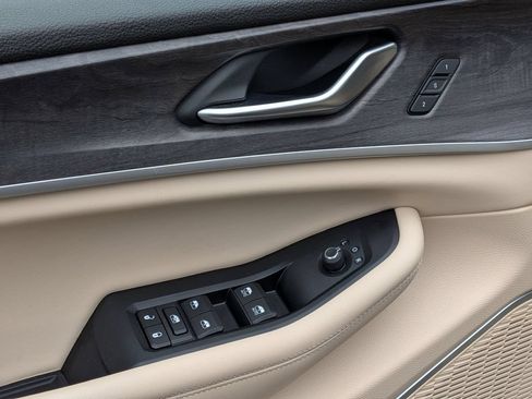 Certified 2022 Jeep Grand Cherokee Limited AWD/4WD image 12