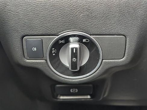 Used 2017 INFINITI QX30 image 26