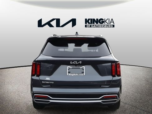 Certified 2023 Kia Sorento S w/ Panoramic Sunroof Package image 4
