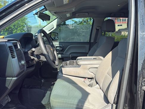 Used 2018 Chevrolet Silverado 1500 Custom w/ Custom Value Package AWD/4WD image 9