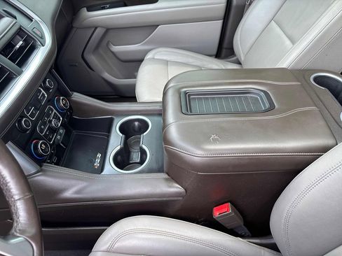 Used 2021 Chevrolet Tahoe Z71 w/ Z71 Signature Package AWD/4WD image 19