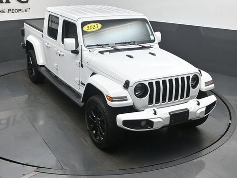 Used 2023 Jeep Gladiator Overland AWD/4WD image 45