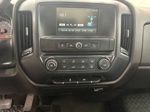 Used 2018 Chevrolet Silverado 1500 Custom w/ Custom Value Package AWD/4WD image 17