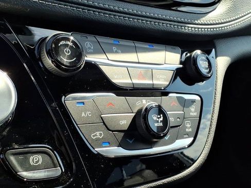 New 2026 Chrysler Pacifica Select image 9