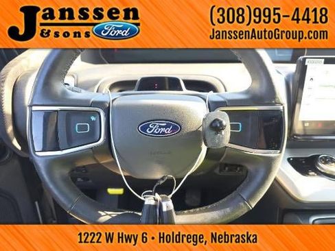 Used 2025 Ford Expedition Max Active AWD/4WD image 9