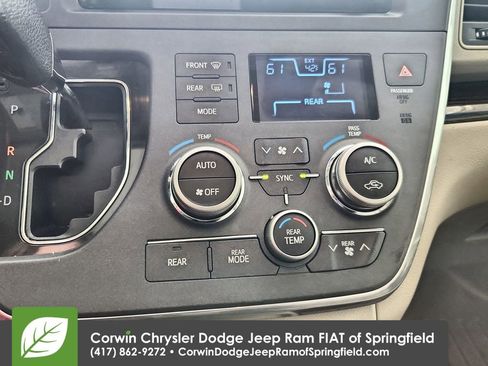 Used 2016 Toyota Sienna L image 25