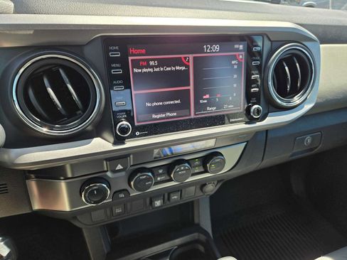 Certified 2021 Toyota Tacoma SR5 AWD/4WD image 32