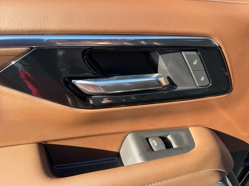 Used 2025 Chevrolet Tahoe High Country AWD/4WD image 23