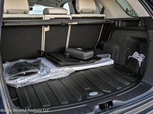 Used 2022 Land Rover Discovery Sport SE image 17