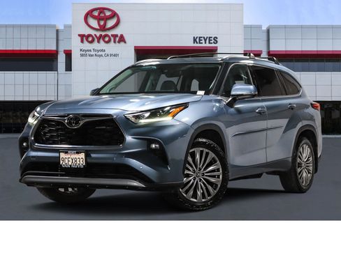Used 2022 Toyota Highlander Platinum FWD image 1