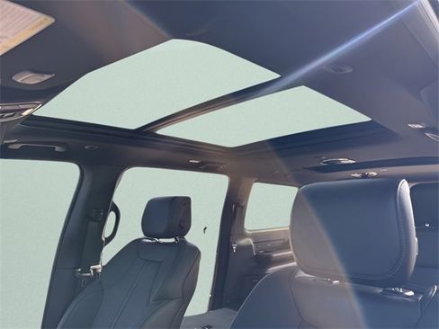 New 2026 Jeep Grand Wagoneer L 4WD w/ Premium Group I image 22