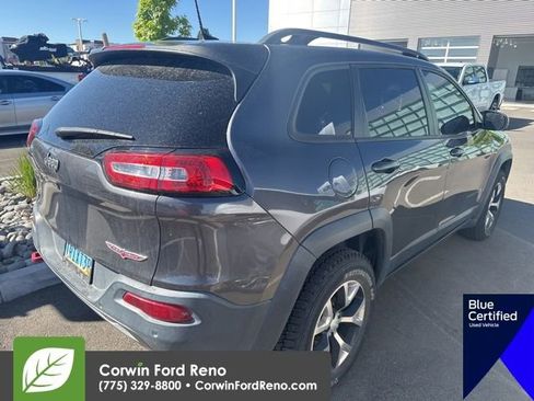 Used 2018 Jeep Cherokee Trailhawk AWD/4WD image 8