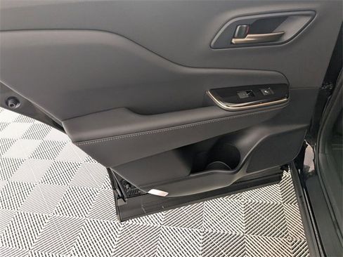 Used 2025 Toyota Crown XLE image 26