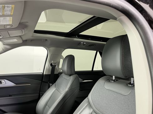 Used 2025 Ford Explorer Active w/ Active Comfort Package image 19