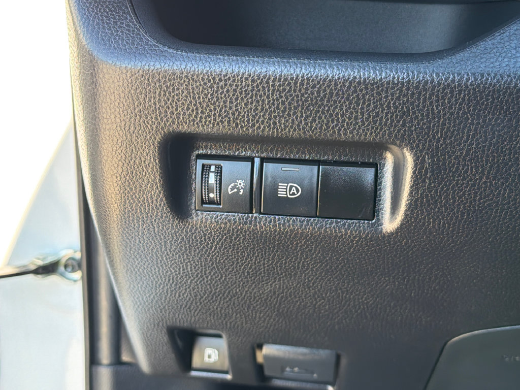 Used 2025 Toyota RAV4 XLE AWD/4WD image 21
