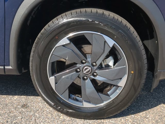 Used 2024 Nissan Rogue SV AWD/4WD image 10