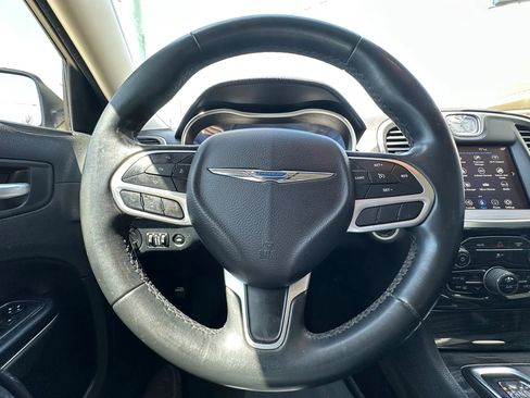 Used 2018 Chrysler 300 Touring L RWD image 29