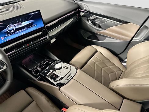 New 2026 BMW 530i xDrive w/ Premium Package AWD/4WD image 25