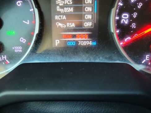Used 2021 Toyota RAV4 XLE FWD image 18