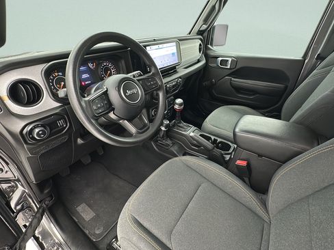 Used 2024 Jeep Gladiator Sport AWD/4WD image 15