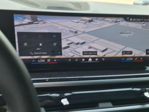 Used 2024 BMW X7 xDrive40i w/ M Sport Package AWD/4WD image 22