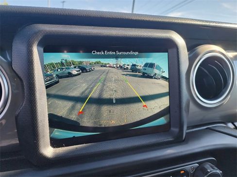 Used 2022 Jeep Wrangler Unlimited Sahara image 31