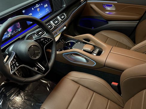 New 2026 Mercedes-Benz GLS 450 4MATIC image 9
