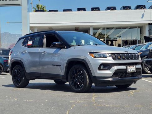 Used 2022 Jeep Compass Latitude FWD image 27