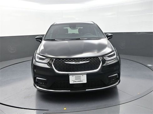 New 2026 Chrysler Pacifica Select image 2
