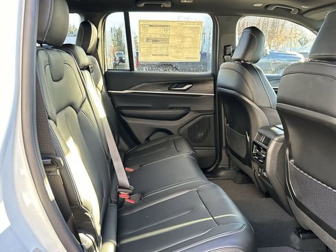 New 2025 Jeep Grand Cherokee Limited image 5
