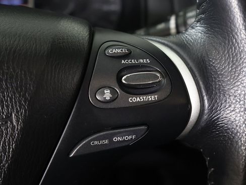 Used 2019 Nissan Pathfinder SV image 43