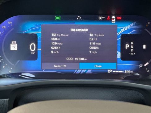 Certified 2025 Volvo XC40 B5 Plus AWD/4WD image 27