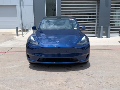 Used 2024 Tesla Model Y Long Range AWD/4WD image 3