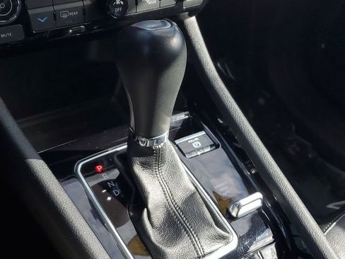 Used 2023 Jeep Compass Limited image 31