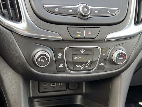 Used 2022 Chevrolet Equinox LT FWD image 24