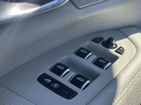 Used 2018 Volvo S90 T5 Momentum w/ Convenience Package image 17