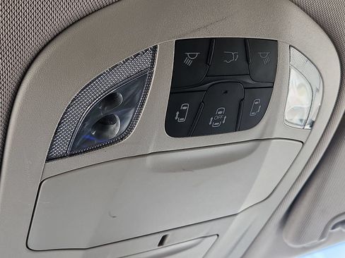 Used 2023 Chrysler Pacifica Touring-L FWD image 17