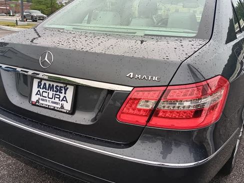 Used 2010 Mercedes-Benz E 350 4MATIC Sedan image 5