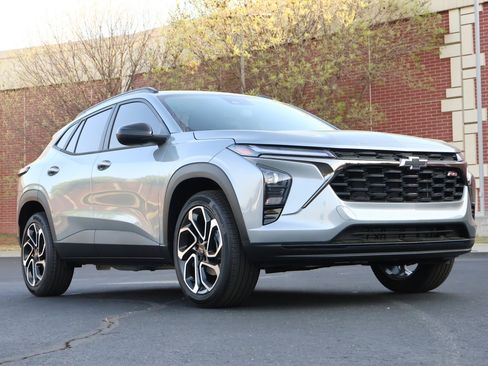 New 2026 Chevrolet Trax RS w/ Sunroof Package FWD image 1
