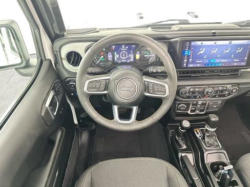Used 2024 Jeep Wrangler Unlimited Sahara AWD/4WD image 11