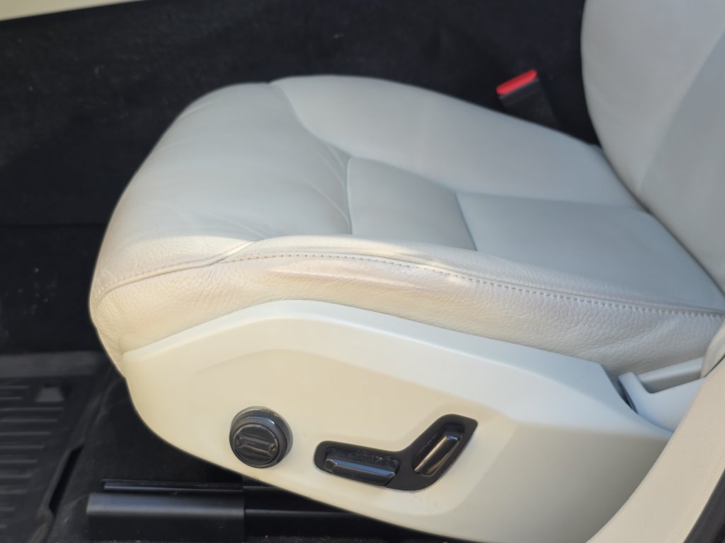 Used 2025 Volvo XC60 B5 Plus w/ Protection Package AWD/4WD image 28