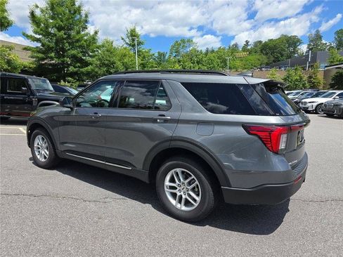 Used 2025 Ford Explorer Active AWD/4WD image 5