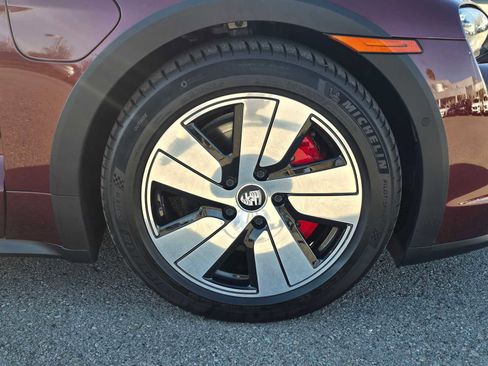 Used 2023 Porsche Taycan 4S w/ Technology Package image 9