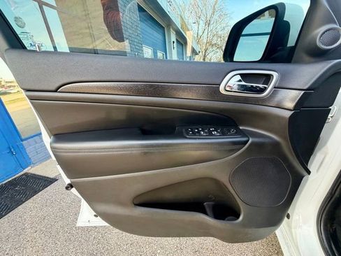 Used 2018 Jeep Grand Cherokee Altitude AWD/4WD image 23