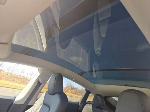 Used 2022 Tesla Model Y Long Range image 23