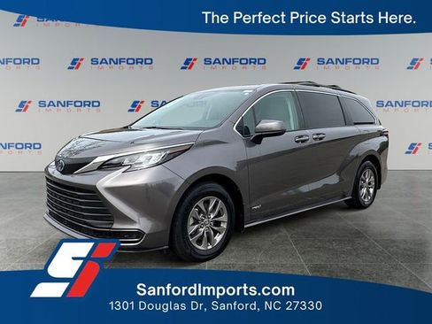 Used 2021 Toyota Sienna LE FWD image 1