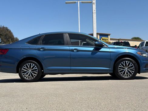 Used 2021 Volkswagen Jetta SE FWD image 3